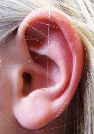 Co znamená svědění v uších
